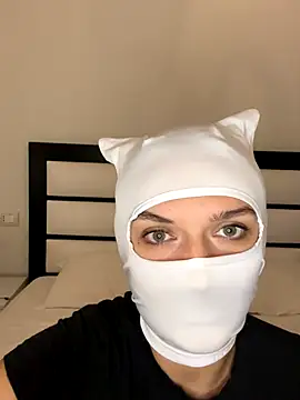 Nikki Hoee online show from 11-02-25, 09:50