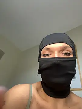 Nikki Hoee online show from 12-16-25, 09:09