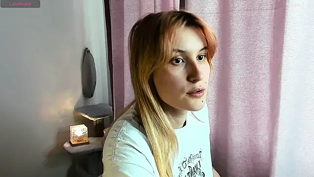 Snapshot of Sweet_white_chocolate chatting on 06-08-26, 10:15 Sweet white chocolate online show from 06-08-26, 10:15