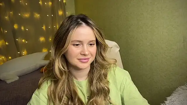 Snapshot of IlonaMurf chatting on 01-10-25, 12:04 IlonaMurf online show from 01-10-25, 12:04