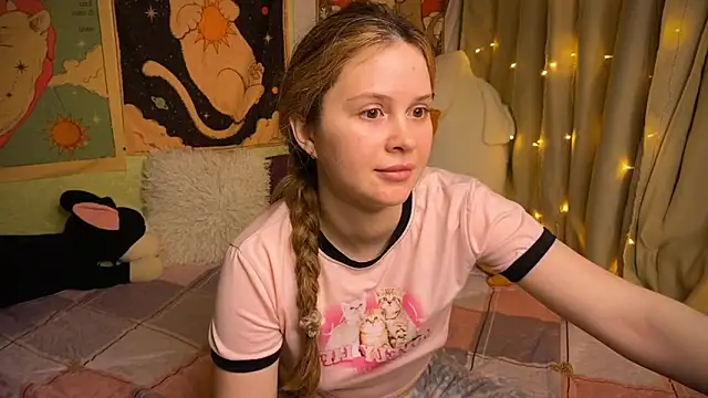 Snapshot of IlonaMurf chatting on 03-22-25, 03:31 IlonaMurf online show from 03-22-25, 03:31