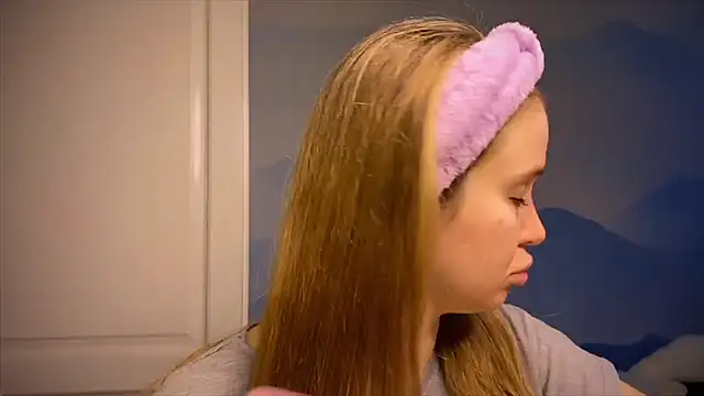 Snapshot of IlonaMurf chatting on 10-27-25, 07:23 IlonaMurf online show from 10-27-25, 07:23