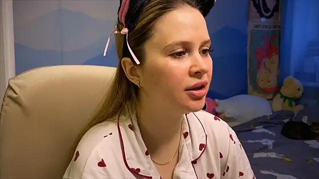 Snapshot of IlonaMurf chatting on 12-15-25, 07:23 IlonaMurf online show from 12-15-25, 07:23