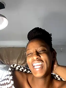 Snapshot of teddy04 chatting on 11-14-25, 01:10 teddy04 online show from 11-14-25, 01:10