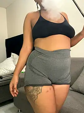 Snapshot of beverlyxxxx chatting on 11-29-25, 02:42 beverlyxxxx online show from 11-29-25, 02:42