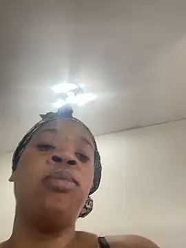 Snapshot of beverlyxxxx chatting on 01-12-26, 11:04 beverlyxxxx online show from 01-12-26, 11:04