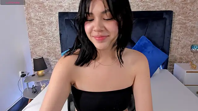Snapshot of Lily_Woodz chatting on 02-08-25, 06:55 Lily Woodz online show from 02-08-25, 06:55