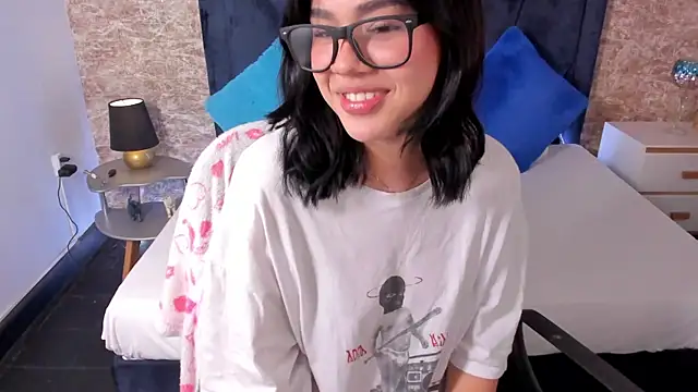 Snapshot of Lily_Woodz chatting on 03-06-25, 06:37 Lily Woodz online show from 03-06-25, 06:37