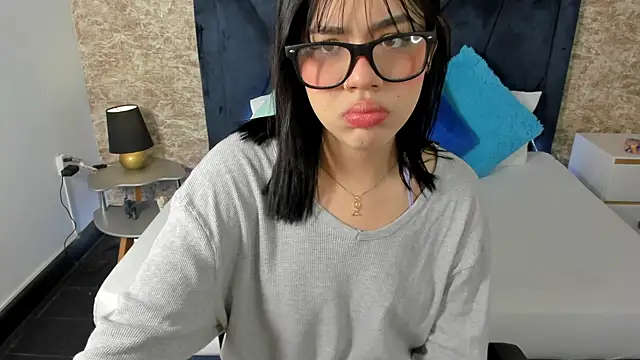 Snapshot of Lily_Woodz chatting on 03-16-25, 12:33 Lily Woodz online show from 03-16-25, 12:33