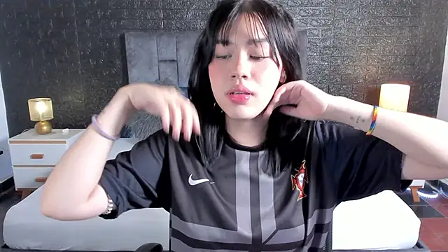 Snapshot of Lily_Woodz chatting on 03-18-25, 06:37 Lily Woodz online show from 03-18-25, 06:37