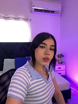 Snapshot of Lily_Woodz chatting on 07-18-26, 07:06 Lily Woodz online show from 07-18-26, 07:06
