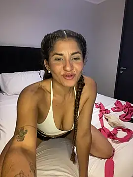 AlejandritaMilano online show from 02-08-26, 01:20