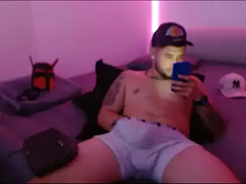 Snapshot of miia-liiam chatting on 01-08-25, 08:06 miia-liiam online show from 01-08-25, 08:06