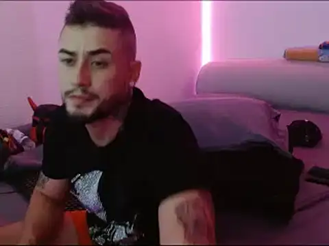 Snapshot of miia-liiam chatting on 01-11-25, 06:56 miia-liiam online show from 01-11-25, 06:56