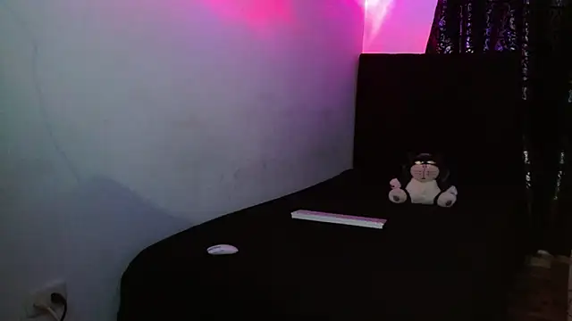 Snapshot of miia-liiam chatting on 11-23-25, 06:57 miia-liiam online show from 11-23-25, 06:57