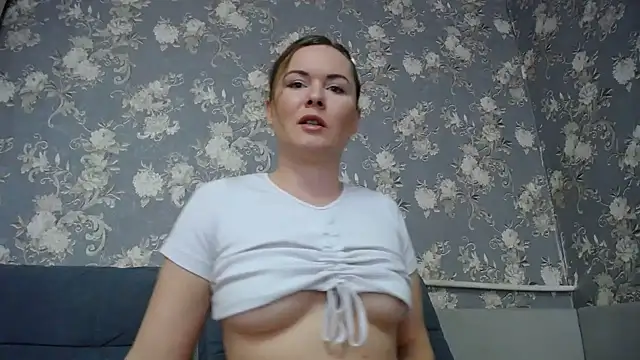 Snapshot of _Miss_Vanilla_ chatting on 03-11-25, 07:15 Miss Vanilla online show from 03-11-25, 07:15