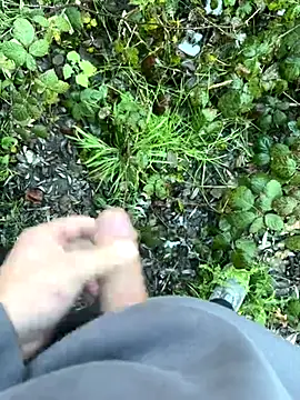 Snapshot of BobMeinster chatting on 11-21-25, 01:32 BobMeinster online show from 11-21-25, 01:32