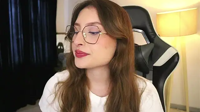 Daisha Riley online show from 11-19-25, 03:12