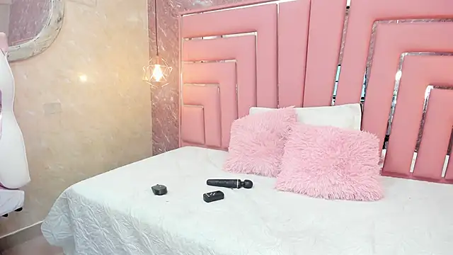 Snapshot of SEXY_HOTTIE__ chatting on 01-26-25, 06:48 SEXY HOTTIE online show from 01-26-25, 06:48