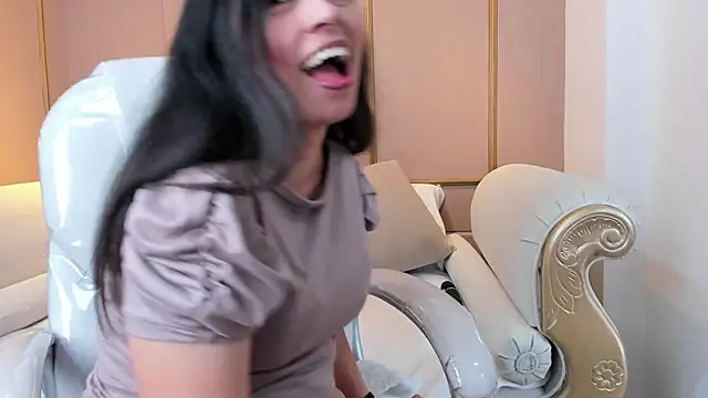 PerlaPreciosa online show from 10-30-25, 04:36