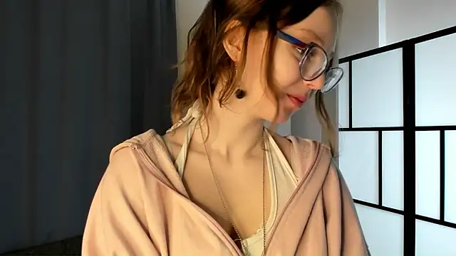 Snapshot of EIviaForland chatting on 12-27-24, 04:04 EIviaForland online show from 12-27-24, 04:04