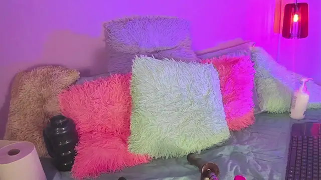 Little lili19 online show from 02-20-26, 09:37