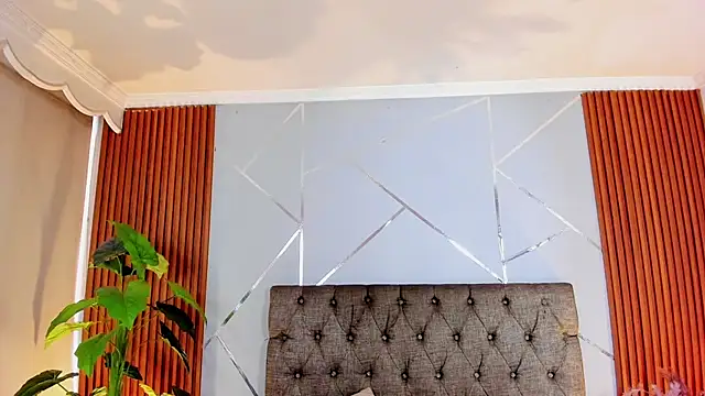 Snapshot of charlottee_white chatting on 12-16-25, 08:25 charlottee white online show from 12-16-25, 08:25