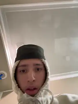 Snapshot of qbaby96 chatting on 01-07-25, 08:03 qbaby96 online show from 01-07-25, 08:03