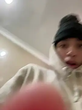 Snapshot of qbaby96 chatting on 01-23-25, 05:45 qbaby96 online show from 01-23-25, 05:45