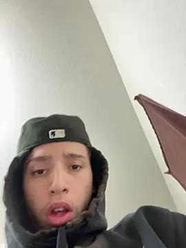 Snapshot of qbaby96 chatting on 02-06-25, 11:48 qbaby96 online show from 02-06-25, 11:48