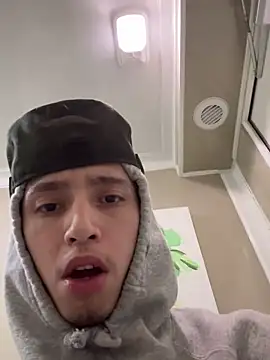 Snapshot of qbaby96 chatting on 02-07-25, 07:07 qbaby96 online show from 02-07-25, 07:07