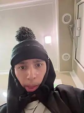 Snapshot of qbaby96 chatting on 02-14-25, 11:21 qbaby96 online show from 02-14-25, 11:21