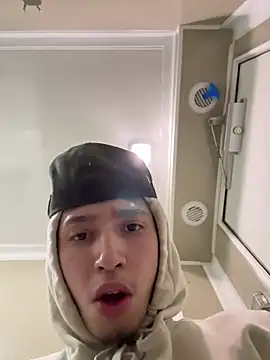 Snapshot of qbaby96 chatting on 02-27-25, 05:24 qbaby96 online show from 02-27-25, 05:24