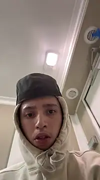 Snapshot of qbaby96 chatting on 02-27-25, 10:15 qbaby96 online show from 02-27-25, 10:15