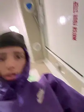 Snapshot of qbaby96 chatting on 03-15-25, 07:20 qbaby96 online show from 03-15-25, 07:20