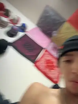 Snapshot of qbaby96 chatting on 09-29-25, 07:19 qbaby96 online show from 09-29-25, 07:19