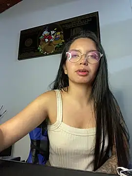 Rosita forever  online show from 10-31-25, 04:02