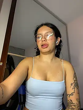 Snapshot of Rosita_forever_ chatting on 05-02-26, 04:12 Rosita forever online show from 05-02-26, 04:12
