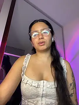 Snapshot of Rosita_forever_ chatting on 05-20-26, 10:27 Rosita forever online show from 05-20-26, 10:27