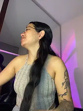 Snapshot of Rosita_forever_ chatting on 05-25-26, 02:23 Rosita forever online show from 05-25-26, 02:23