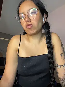 Snapshot of Rosita_forever_ chatting on 06-02-26, 05:37 Rosita forever online show from 06-02-26, 05:37