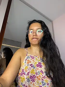 Snapshot of Rosita_forever_ chatting on 06-14-26, 02:41 Rosita forever online show from 06-14-26, 02:41