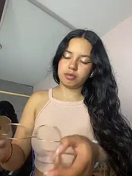 Snapshot of Rosita_forever_ chatting on 06-20-26, 02:53 Rosita forever online show from 06-20-26, 02:53