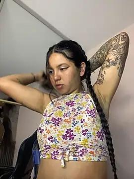 Snapshot of Rosita_forever_ chatting on 06-25-26, 04:00 Rosita forever online show from 06-25-26, 04:00