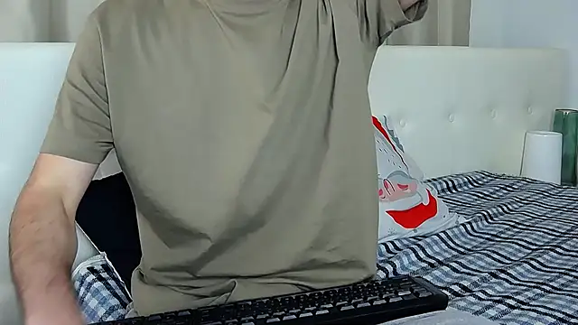 Snapshot of Devin_Jay chatting on 01-18-25, 01:40 Devin Jay online show from 01-18-25, 01:40