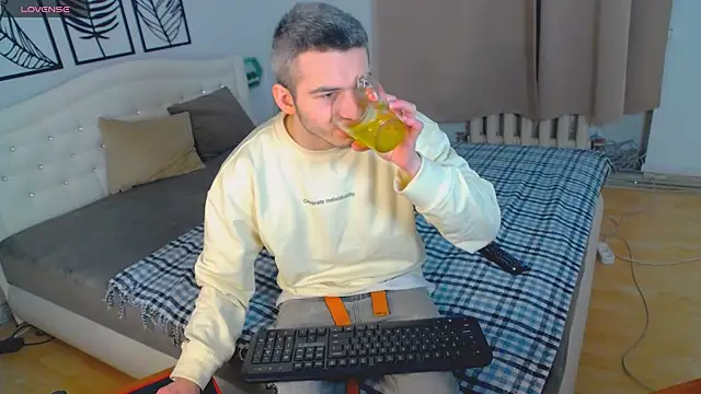 Snapshot of Devin_Jay chatting on 01-30-25, 07:59 Devin Jay online show from 01-30-25, 07:59