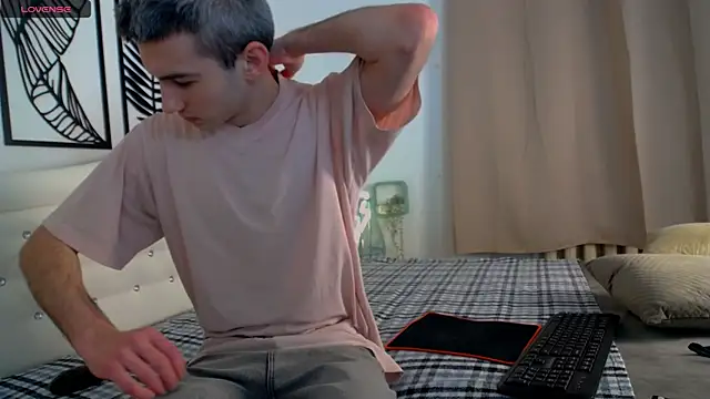 Snapshot of Devin_Jay chatting on 02-02-25, 07:35 Devin Jay online show from 02-02-25, 07:35