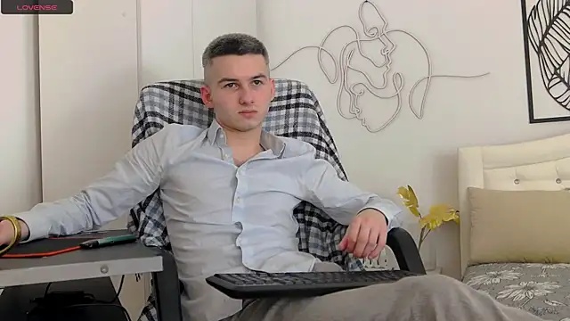 Snapshot of Devin_Jay chatting on 02-06-25, 08:45 Devin Jay online show from 02-06-25, 08:45