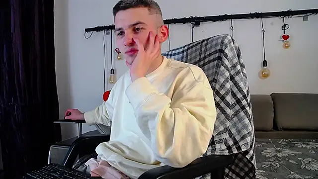 Snapshot of Devin_Jay chatting on 02-07-25, 08:10 Devin Jay online show from 02-07-25, 08:10