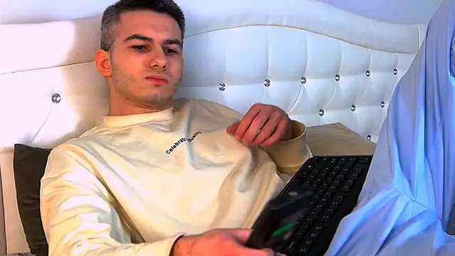 Snapshot of Devin_Jay chatting on 02-14-25, 10:14 Devin Jay online show from 02-14-25, 10:14